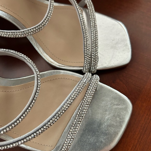 Schutz Chessie Bright Silver Heel Shoes- New In Box Size 9.5 - Picture 3 of 4